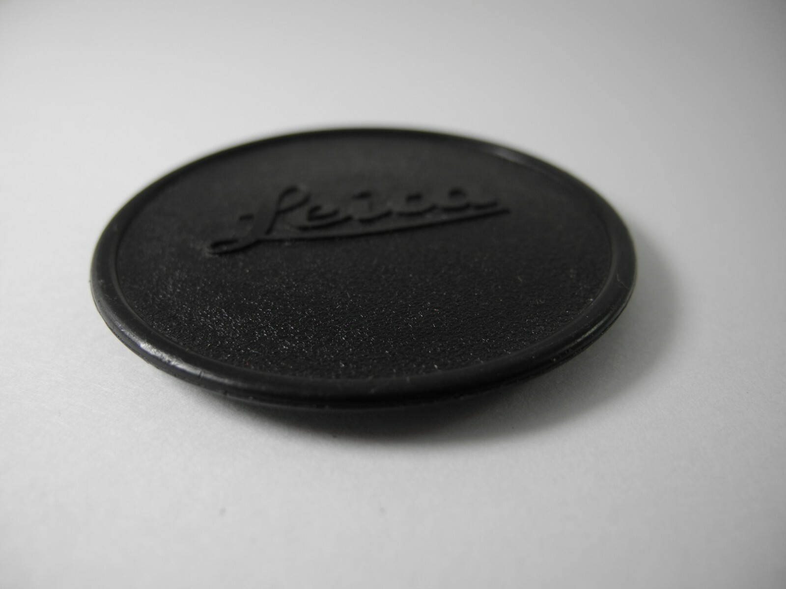 LEICA 42mm FRONT LENS SHADE CAP PLASTIC  NICE USABLE CONDITION FITS 50/2 35 90