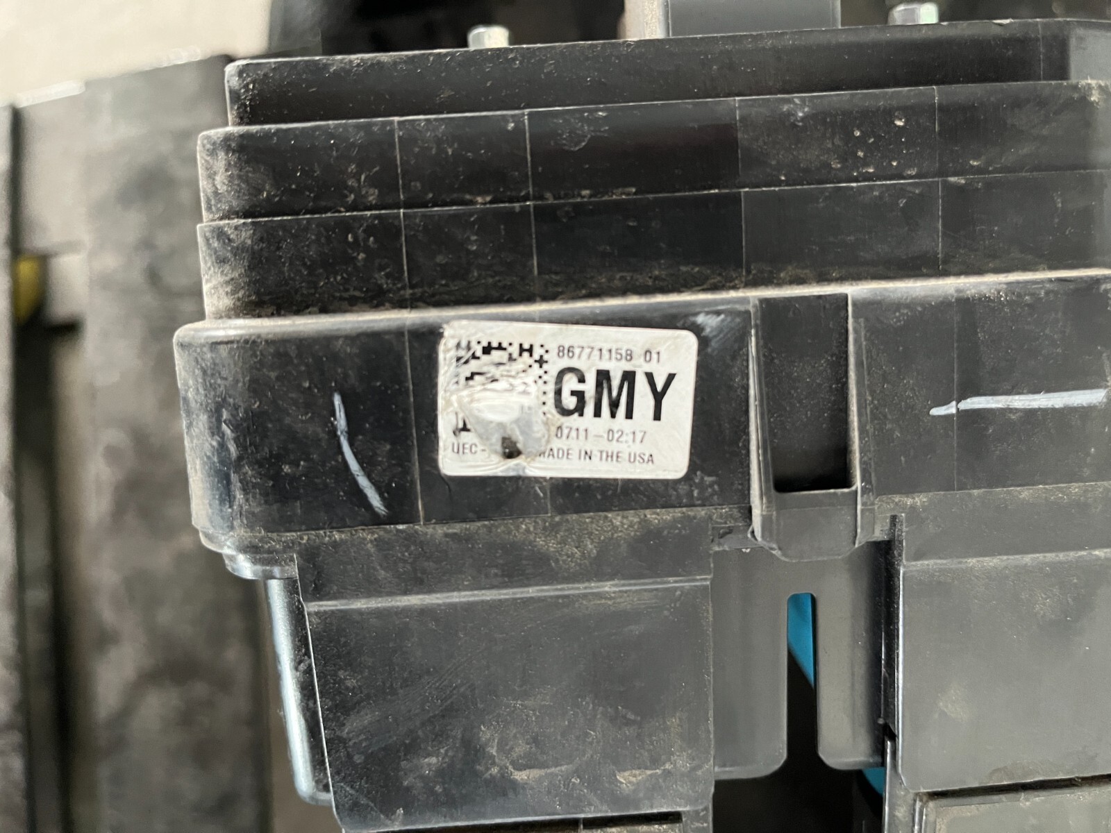 OEM GMC CHEVY SILVERADO SIERRA UNDER HOOD FUSE BLOCK 2019