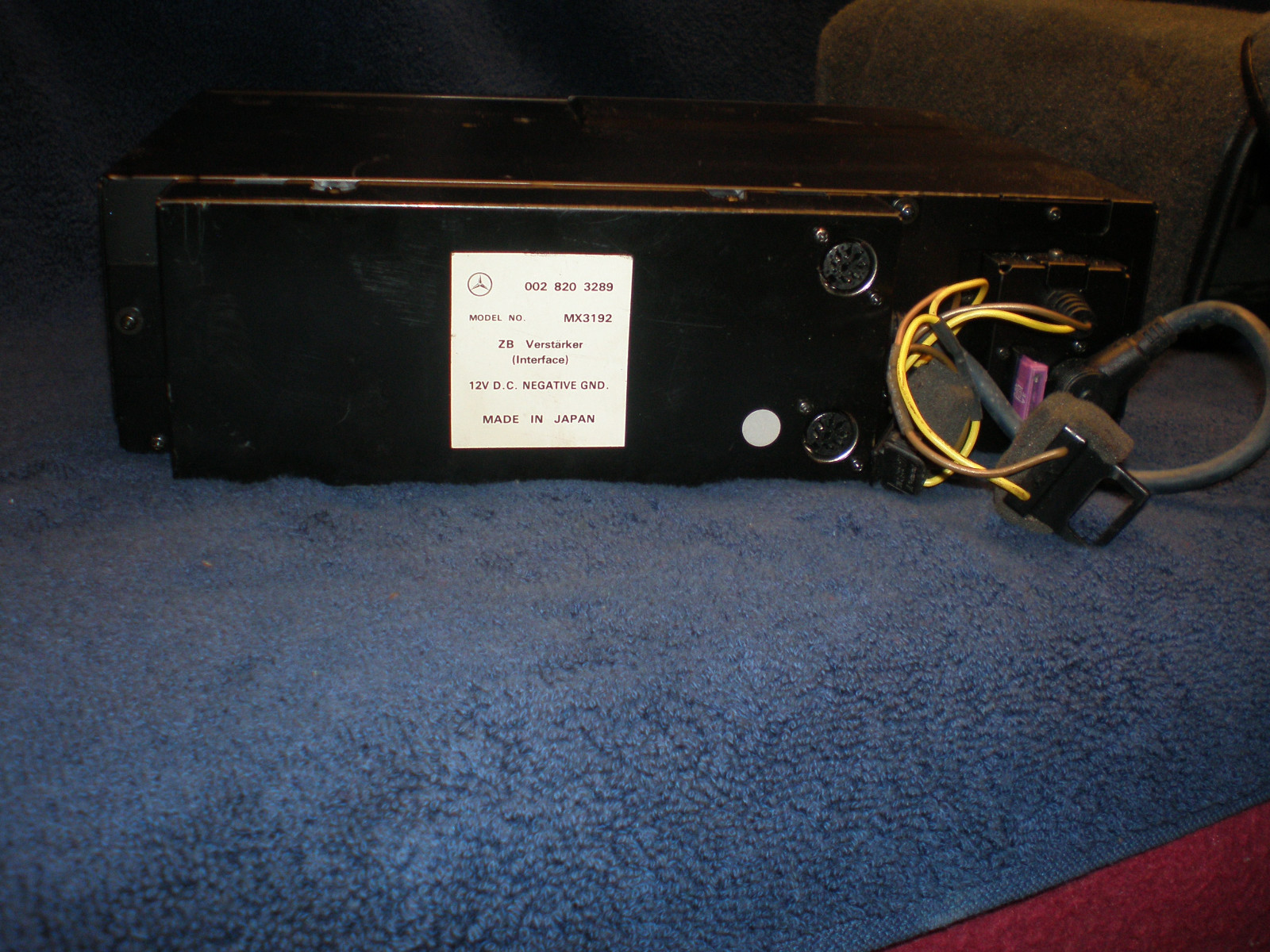MERCEDES BENZ 1991 350 SD 300 SERIES 6 DISC CD PLAYER WITH CASE OEM TRUNK MOUNT