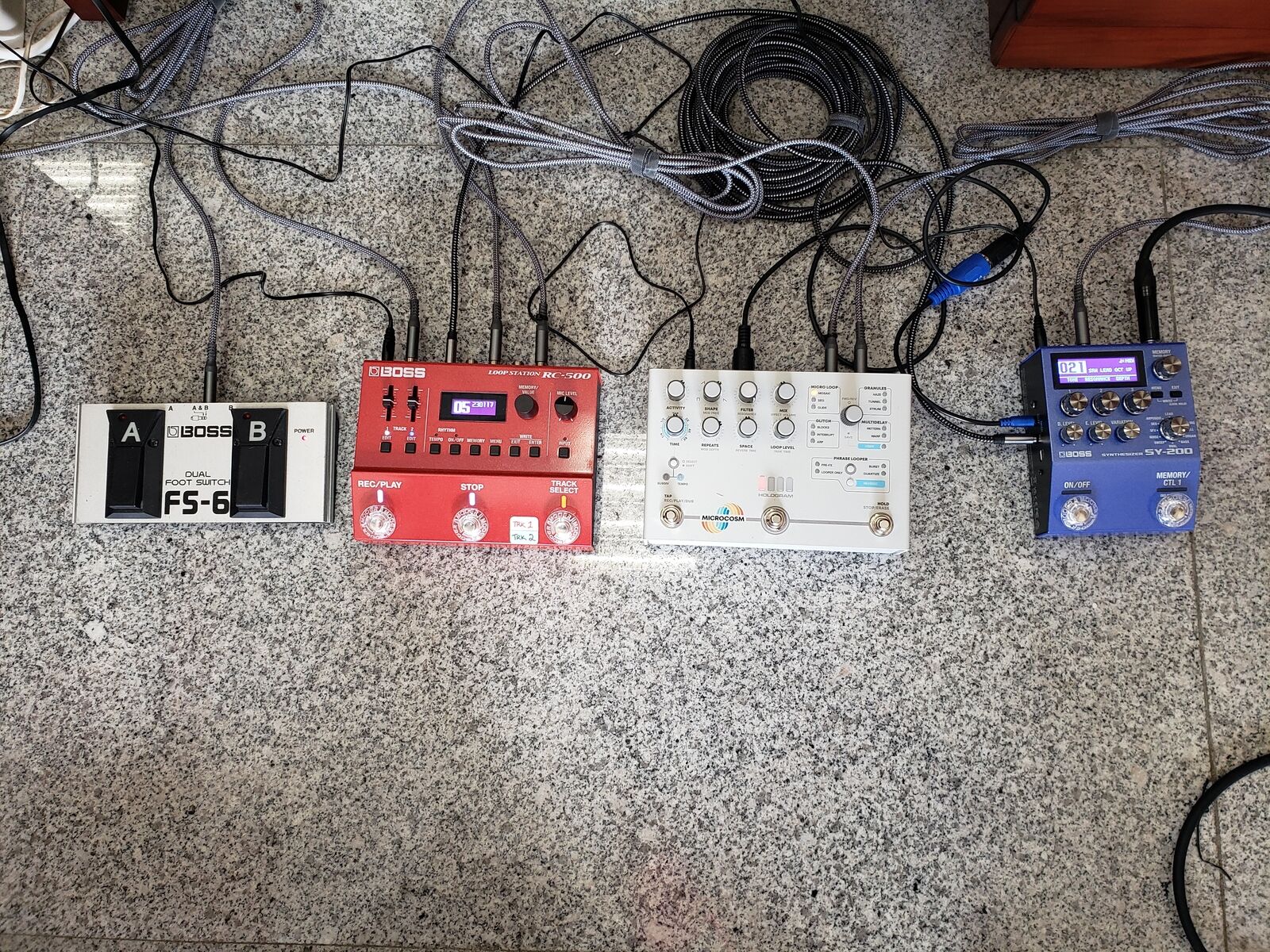 BOSS SY-200 Synthesizer Guitar Synthesizer Effects from BOSS SY-200 Synthesizer Guitar Synthesizer Effects from