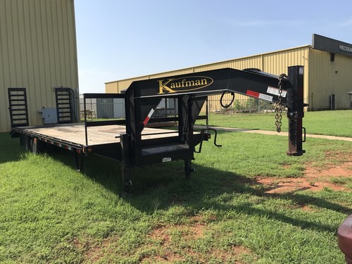 2015 Kaufman Gooseneck Trailer (28 FT)