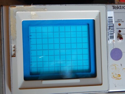 Tektronix 7104 Oscilloscope No Plug-ins  PARTS  OR REPAIR