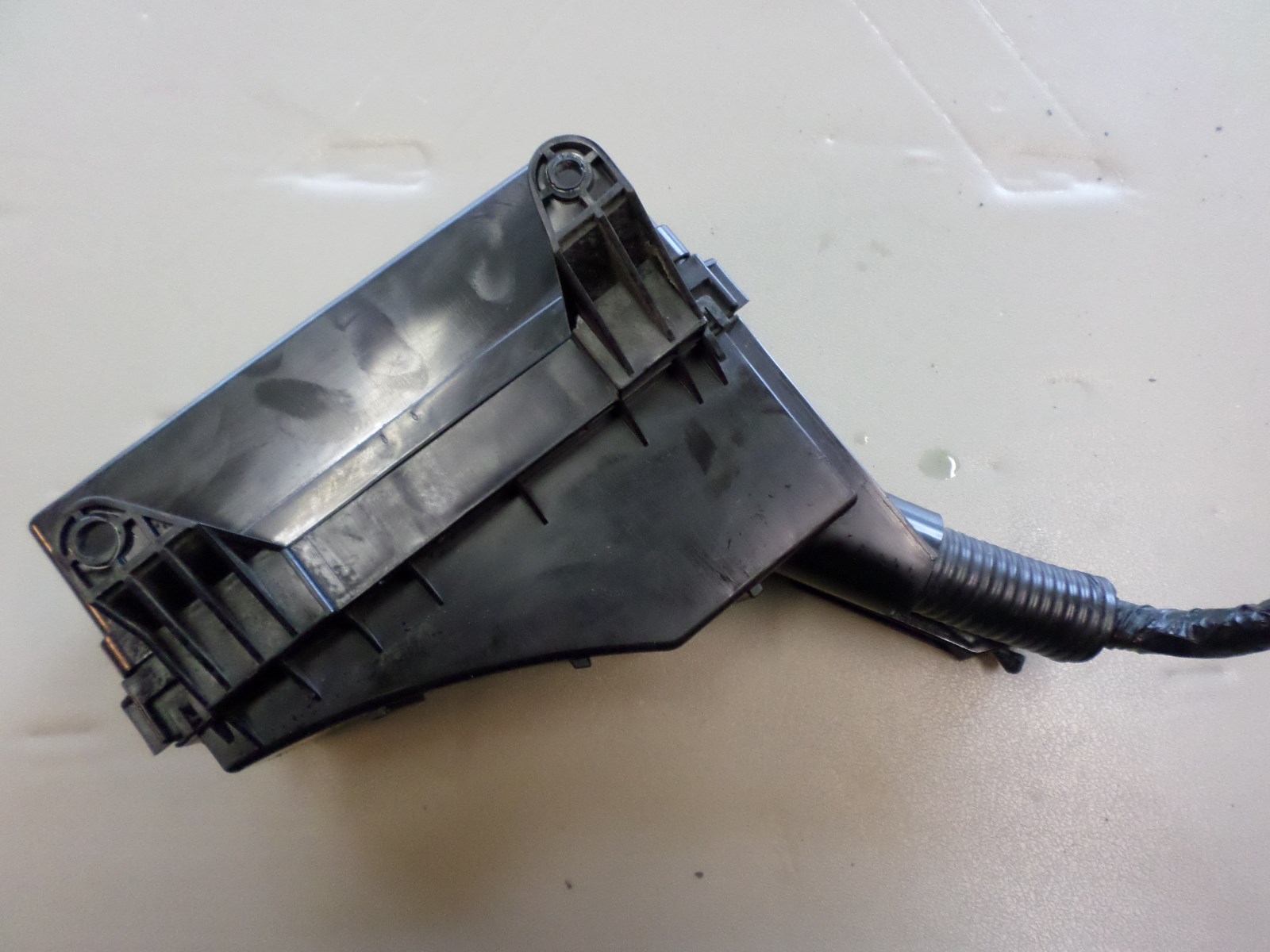 1995-1999 Nissan Maxima OEM underhood fuse box p/n# 7154-3053