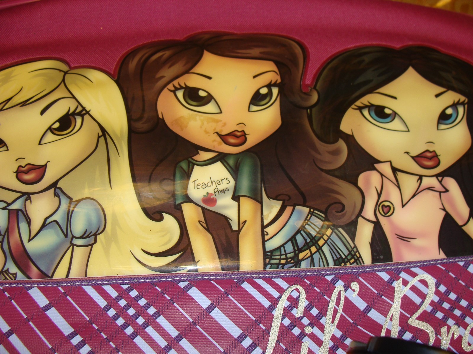 BRATZ SUITCASE PLUS 9 DOLLS a few pairs of SHOES ACCESSORIES LOT