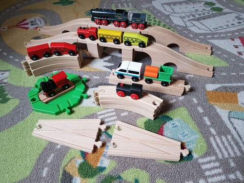 BRIO Ikea Holzeisenbahn Lok und Wagen Brücken Drehscheibe Gleise mit Weichen Set
