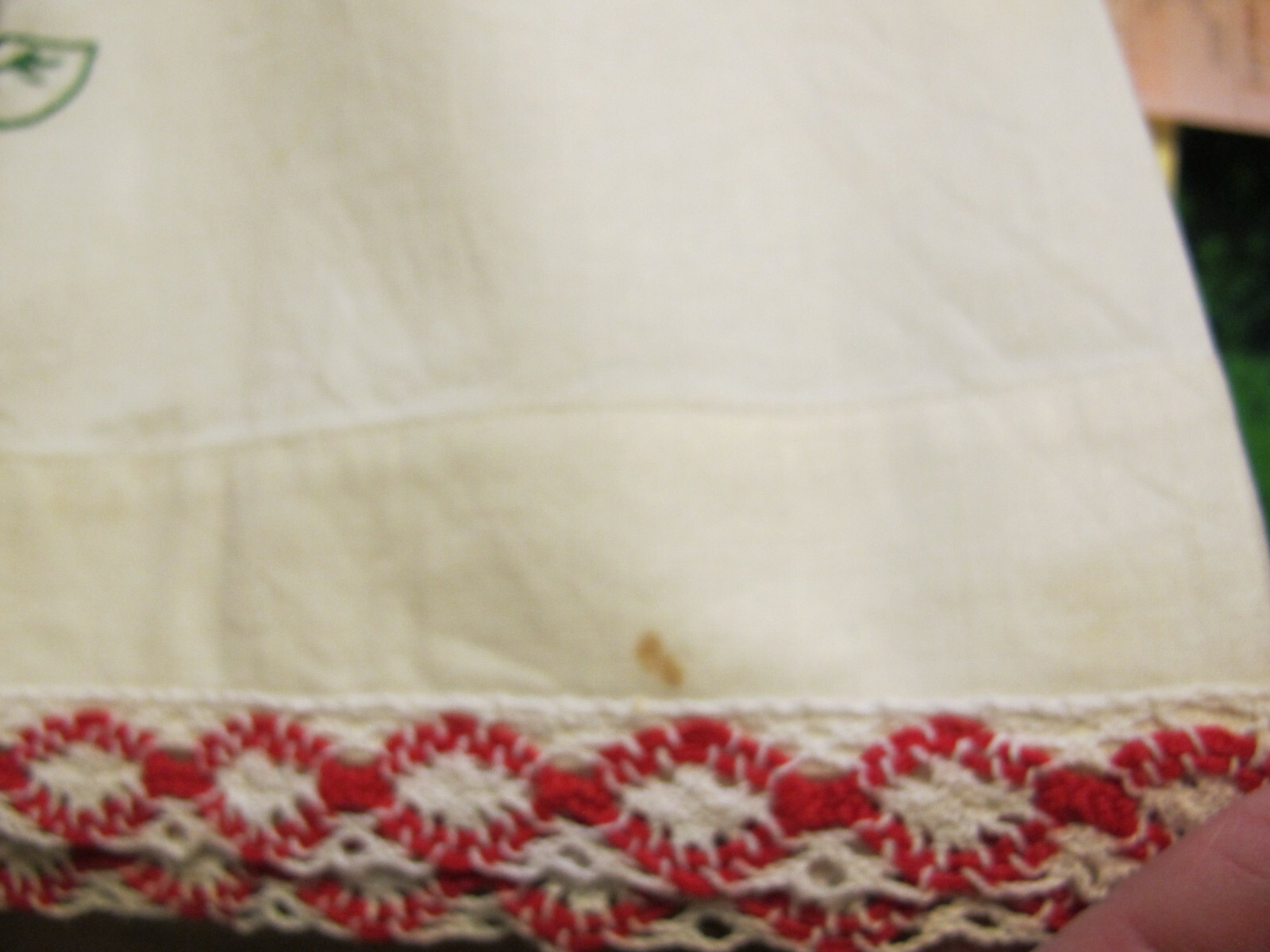 Vtg Pair Pillowcases Hand Embroidered Red Flowers & Red/white Crocheted Trim
