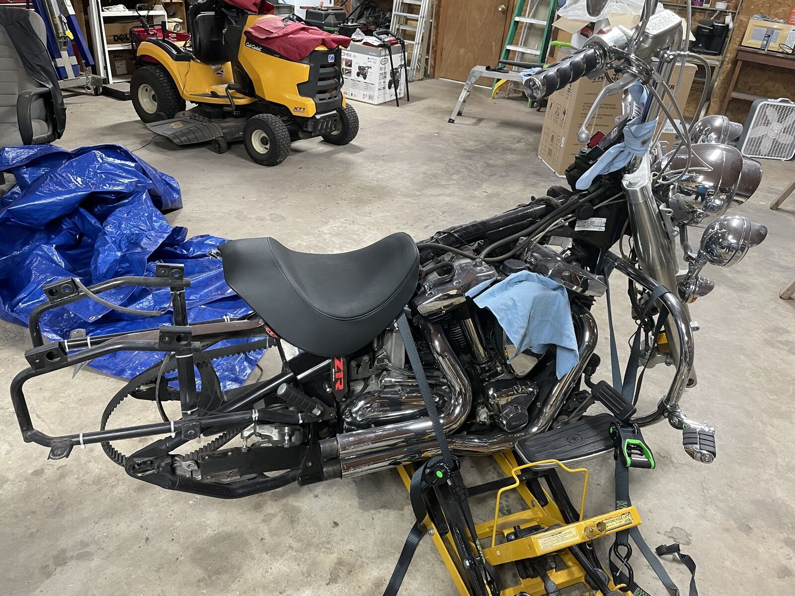 Z1R Low Profile Solo Seat YAMAHA XV1600 1700 Road Star 99-16 Z1R Low Profile Solo Seat YAMAHA XV1600 1700 Road Star 99-16
