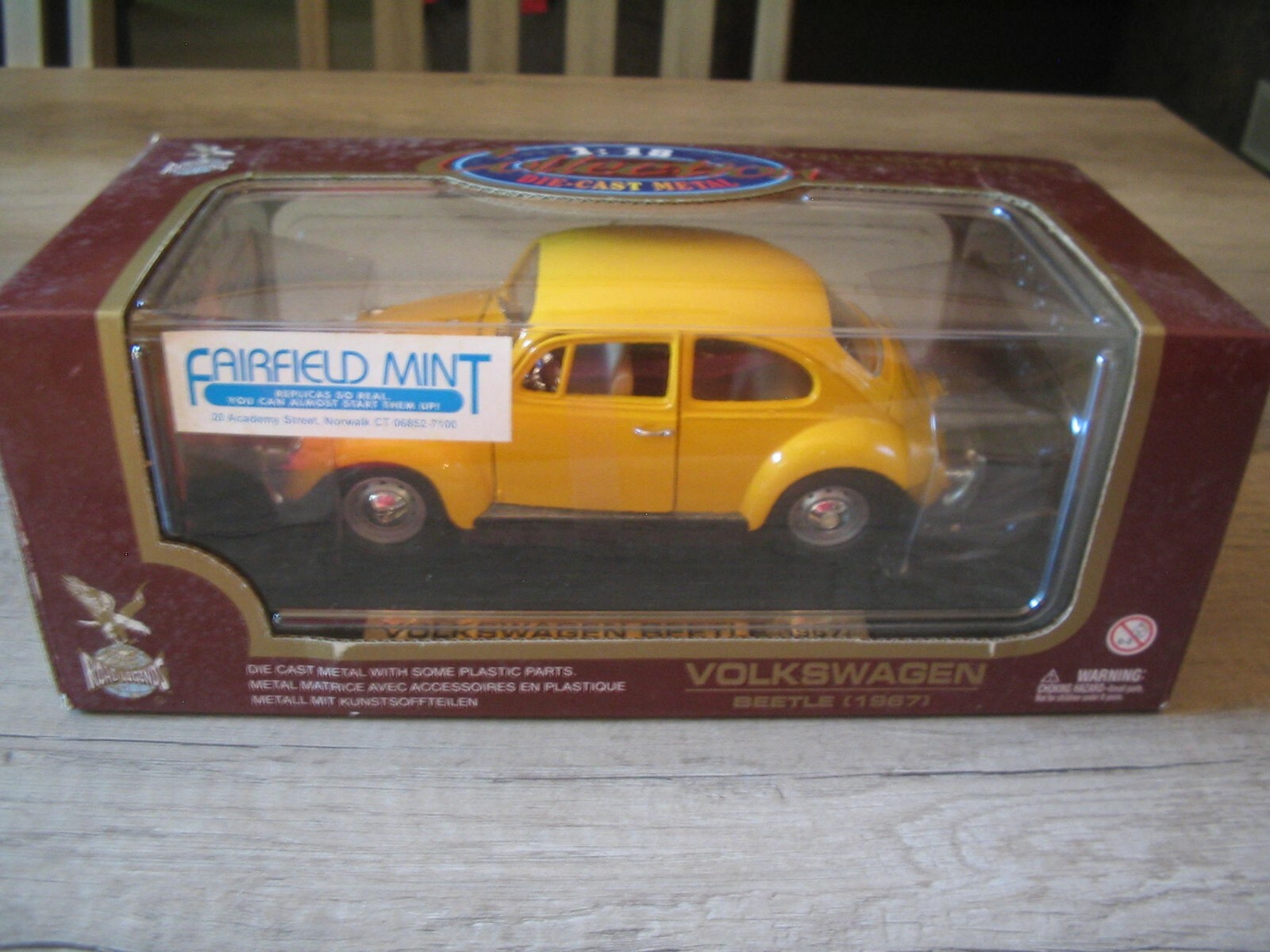 Volkswagen Beetle (1967) ダイキャストモデル 1:18 Road Legends 1967 Volkswagen Beetle 1:18 Die-Cast Metal