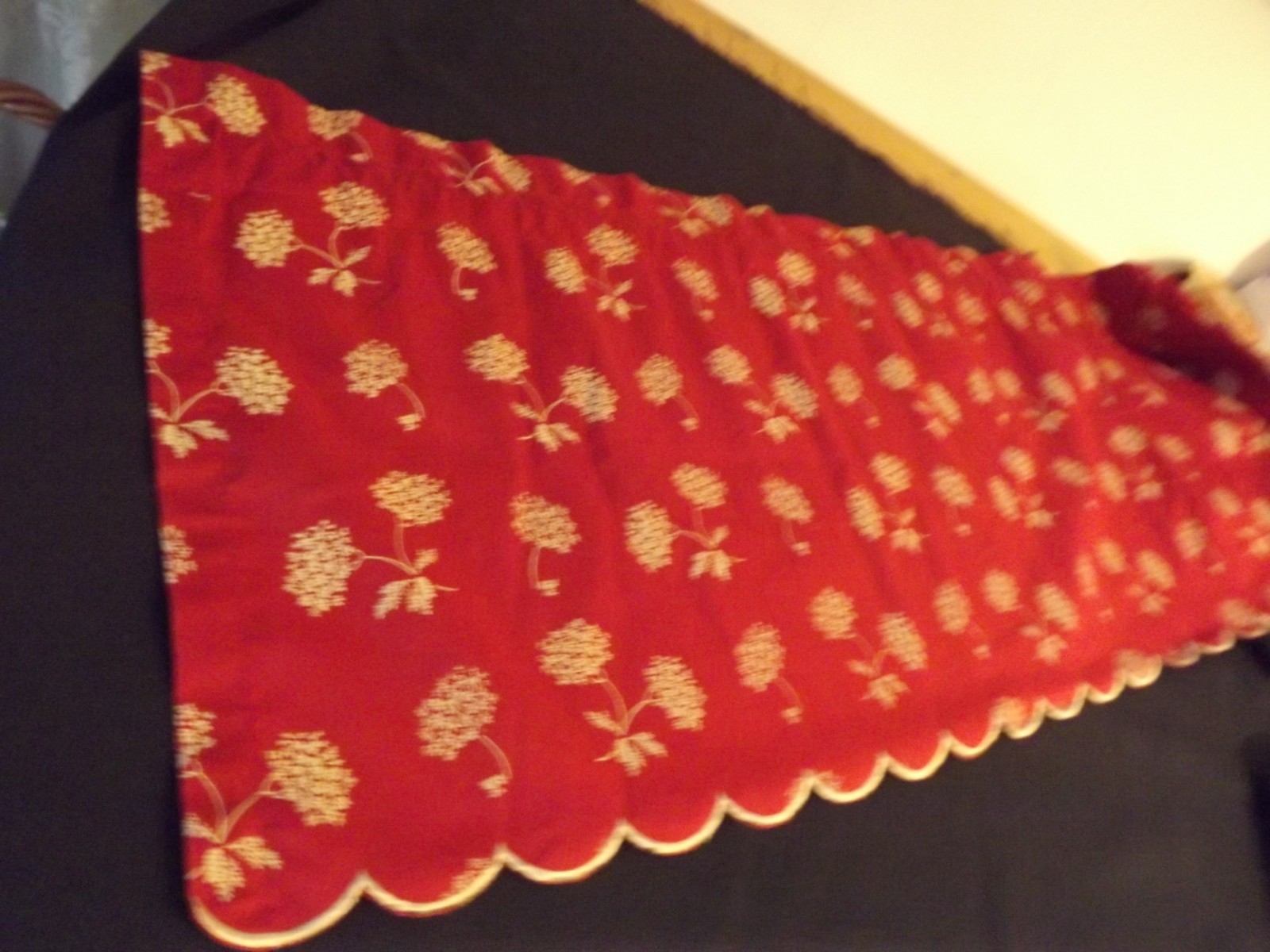 LOUIS HORNICK CRANBERRY RED VALANCE GOLD FLORAL SCALLOPED HEMLINE 58Wx15.5