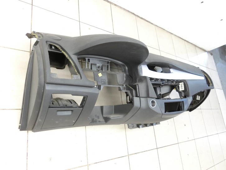 Renault Laguna III 3 07-11 Armaturenbrett Panel komplett Renault Laguna III 3 07-11 01.02.2007 985250001R gebraucht Vorschau 2