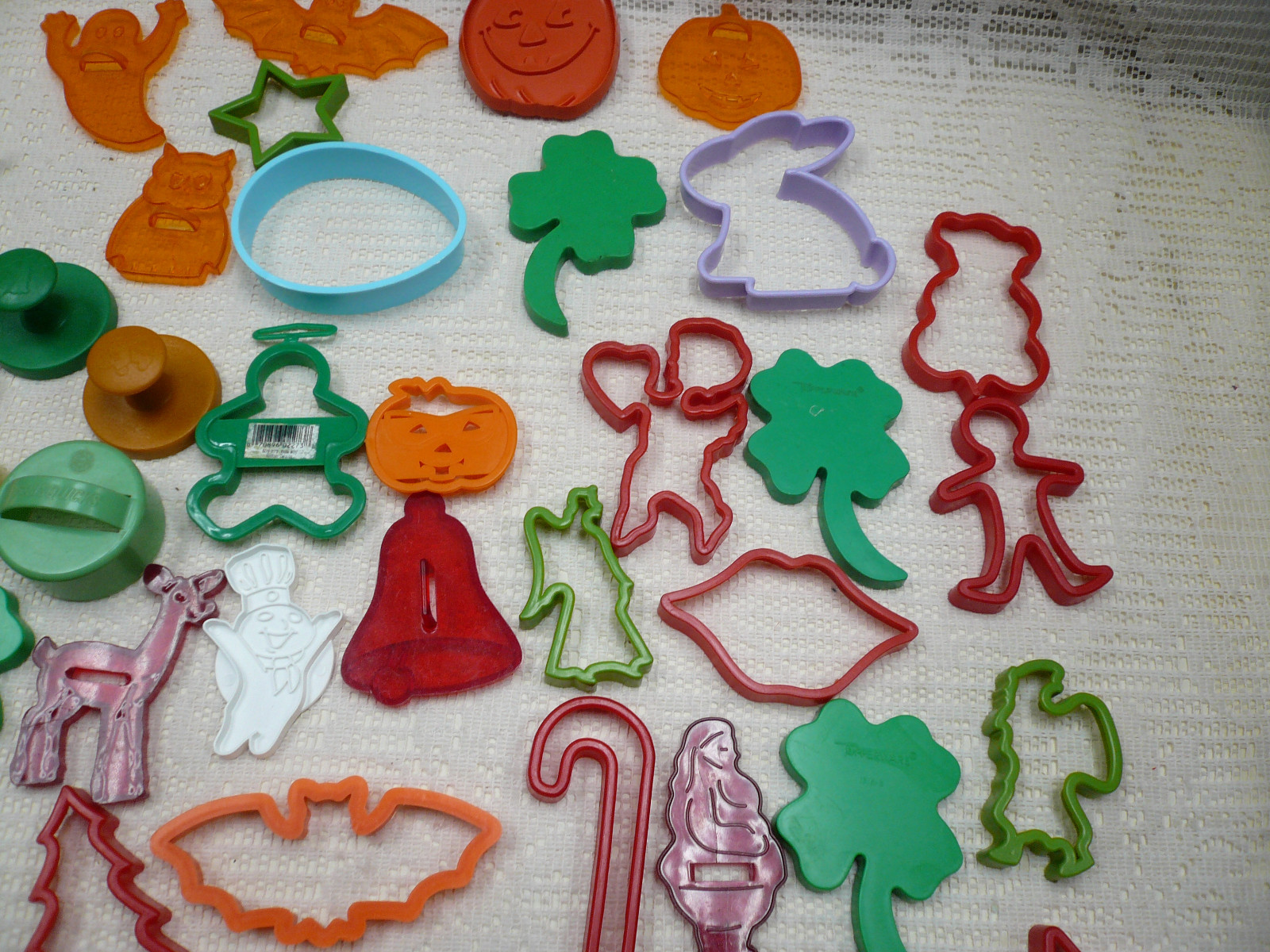 Vtg Lot 79 Aluminum Plastic Cookie Cutters Jello Mold Tart Tins Occasion Holiday