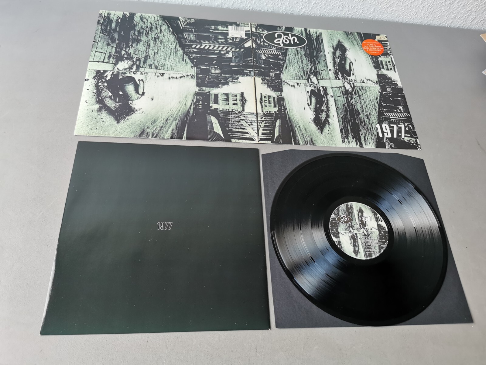 英LP Ash 1977 INFECT40LP INFECTIOUS RECORDS /00400 Ash 1977 LP 1996 Original UK 1st Pressing Infectious Records