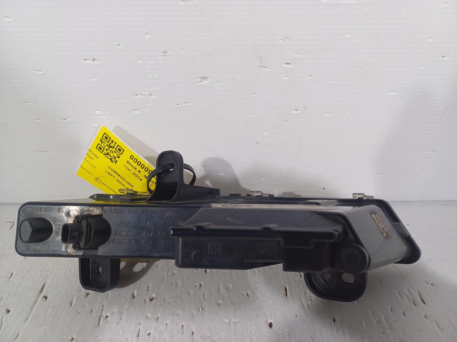 2014 Holden Commodore VF 05/2013-08/2015 LEFT INDICATOR/FOG/SIDE DAYTIME RUNNING LAMP image 2