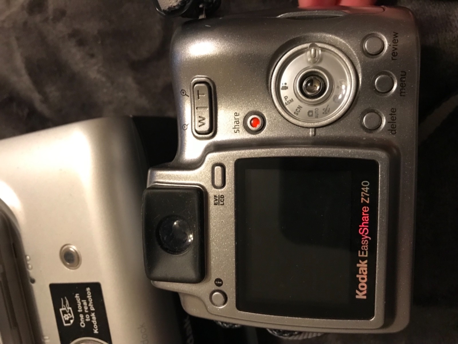 Kodak EasyShare Z740 5.0MP Digital Camera - Silver and printer dock