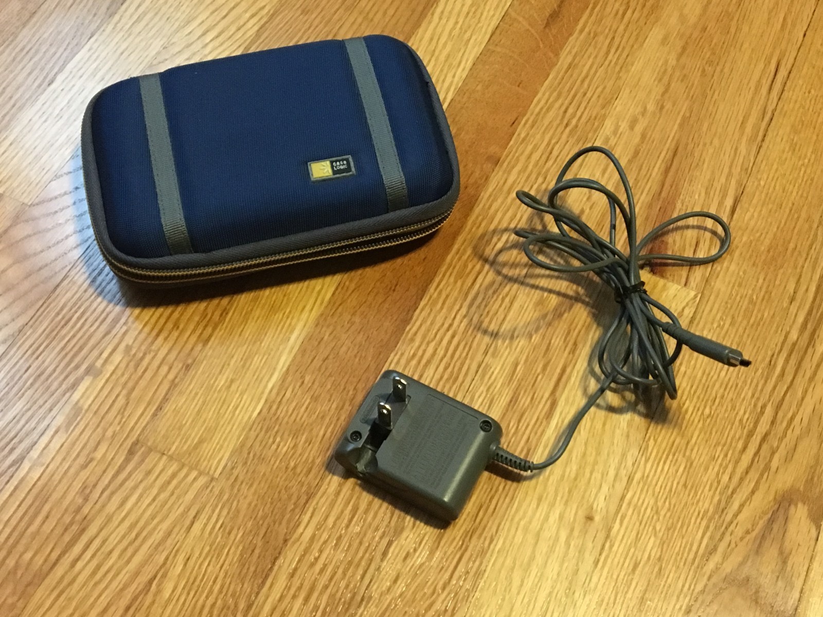 Case Logic Compact Portable Case for Nintendo DS Lite & charger