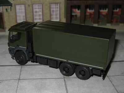 Herpa 746762 Iveco Trakker 6x6 Pritsche Plane Bundeswehr