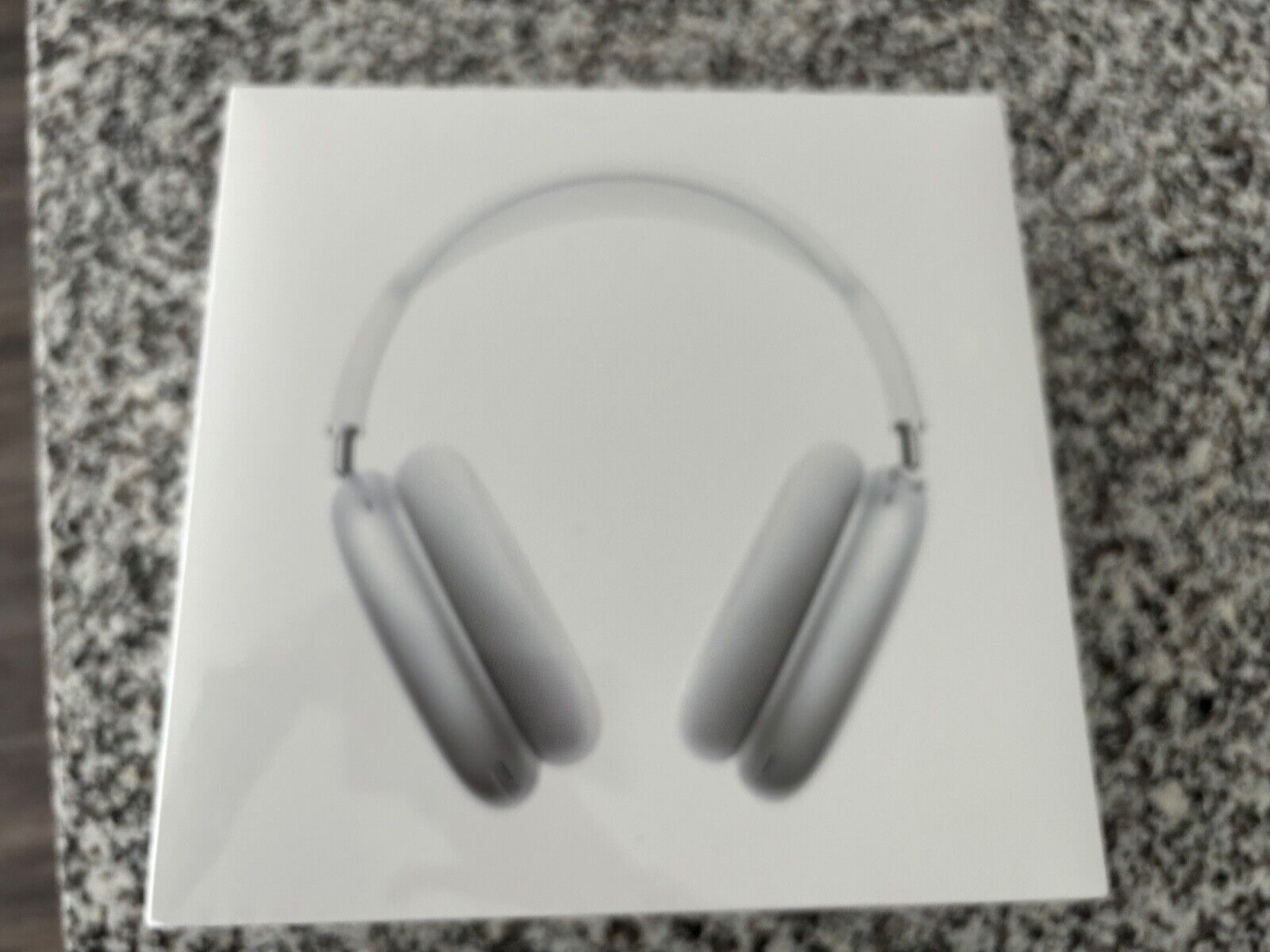 New Apple Airpods Max with Smartcase in sealed box New Apple Airpods Max with Smartcase in sealed box