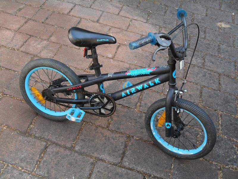 AIRWALK 16 inch BMX KIDS BIKE - Black 