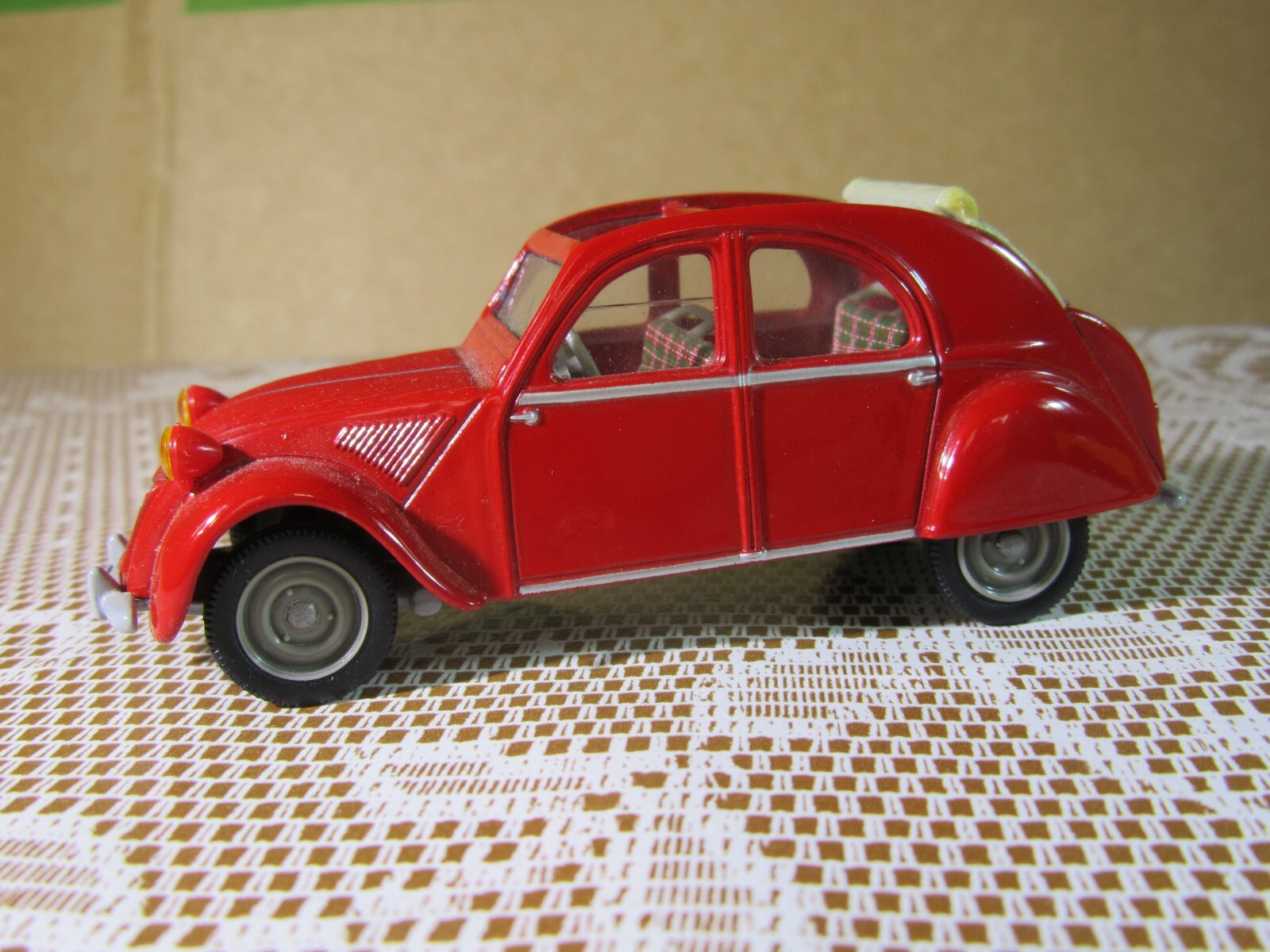 CITROEN 2CV(1966) レッド SOLID 箱あり CITROEN 2CV(1966