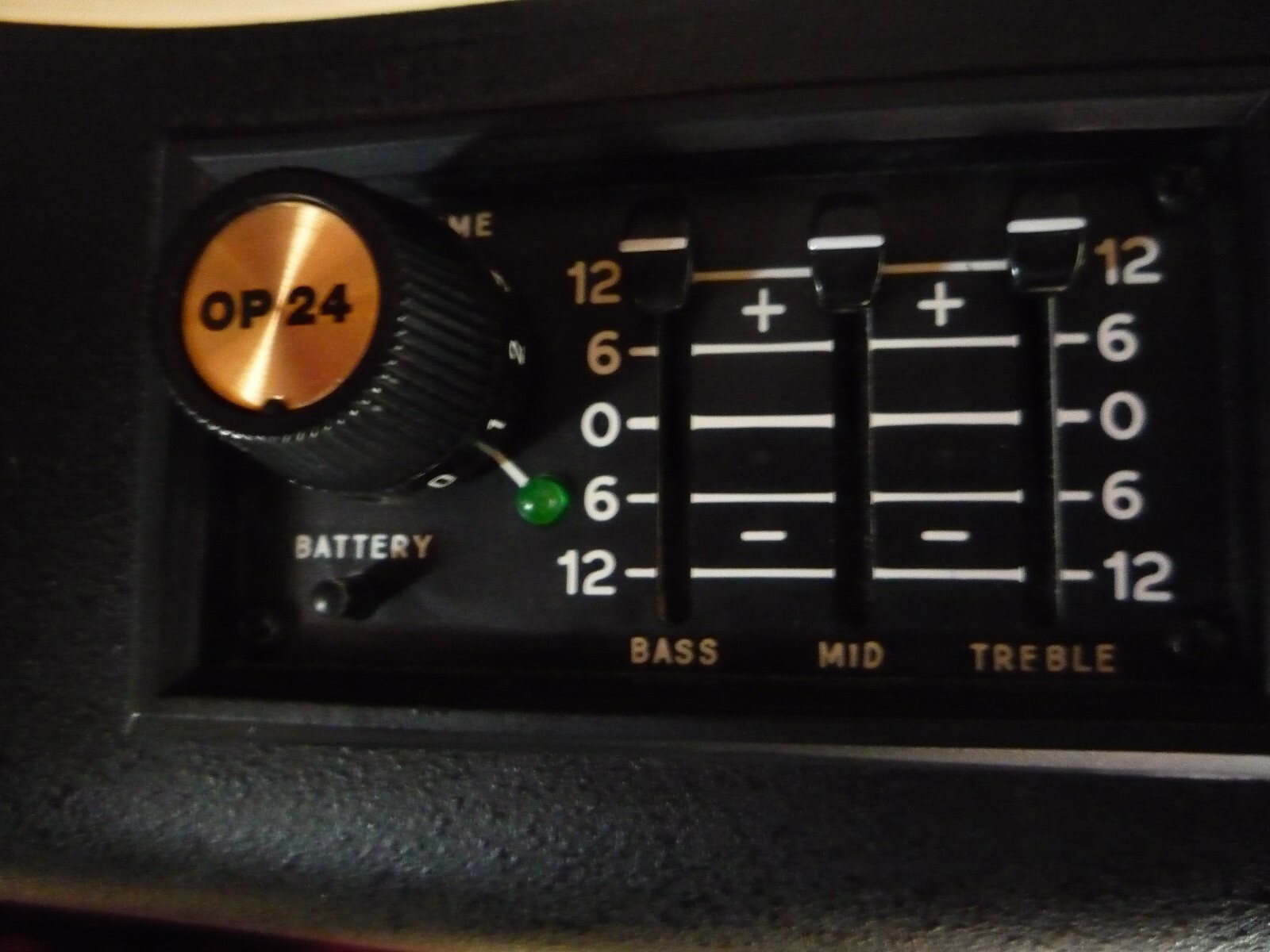 Ovation MM68 USA Acoustic-Electric Mandolin with Hard Shell Case--MINT