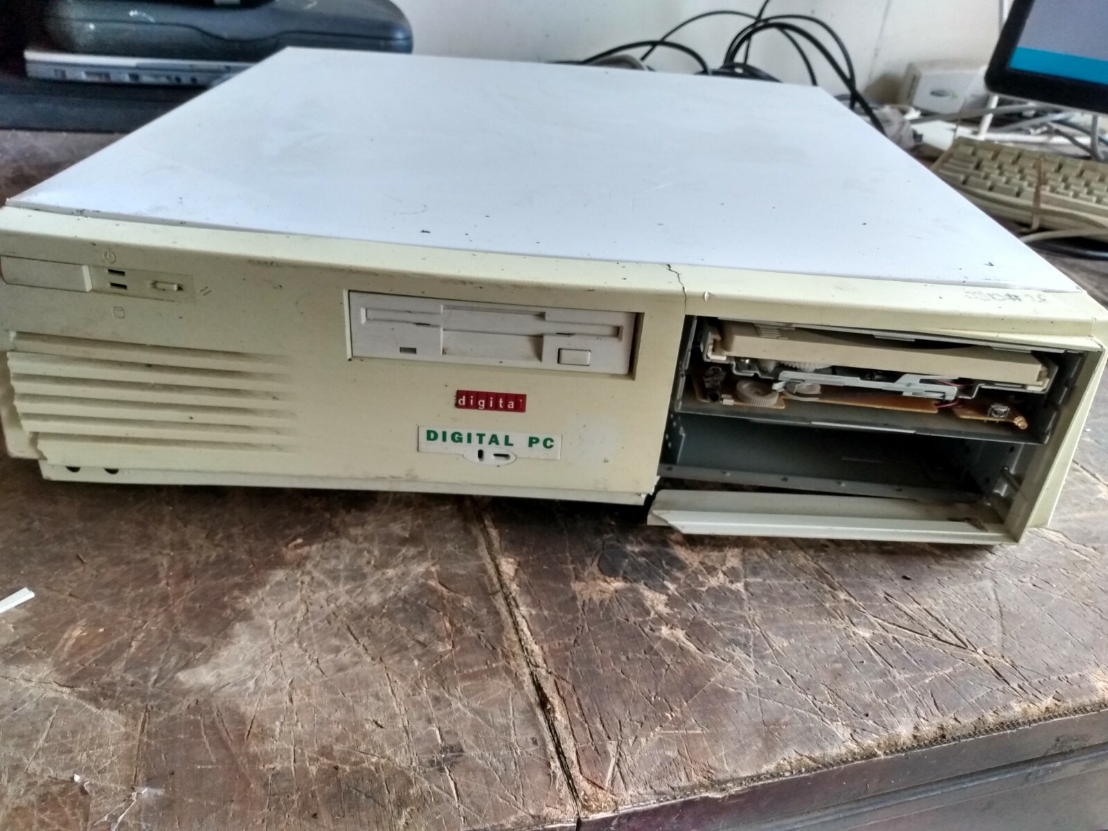 VINTAGE DEC DIGITAL PC INTEL PENTIUM II 233 MHZ DESKTOP