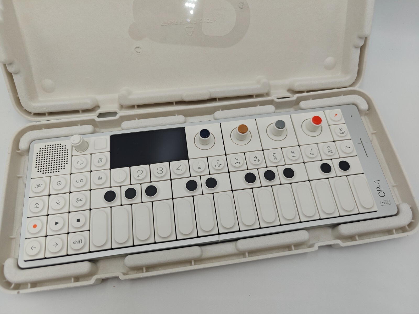 鍵盤楽器 OP-1 Synthesizer with a case Teenage Engineering OP-1 16-Keys Keyboard Synthesizer