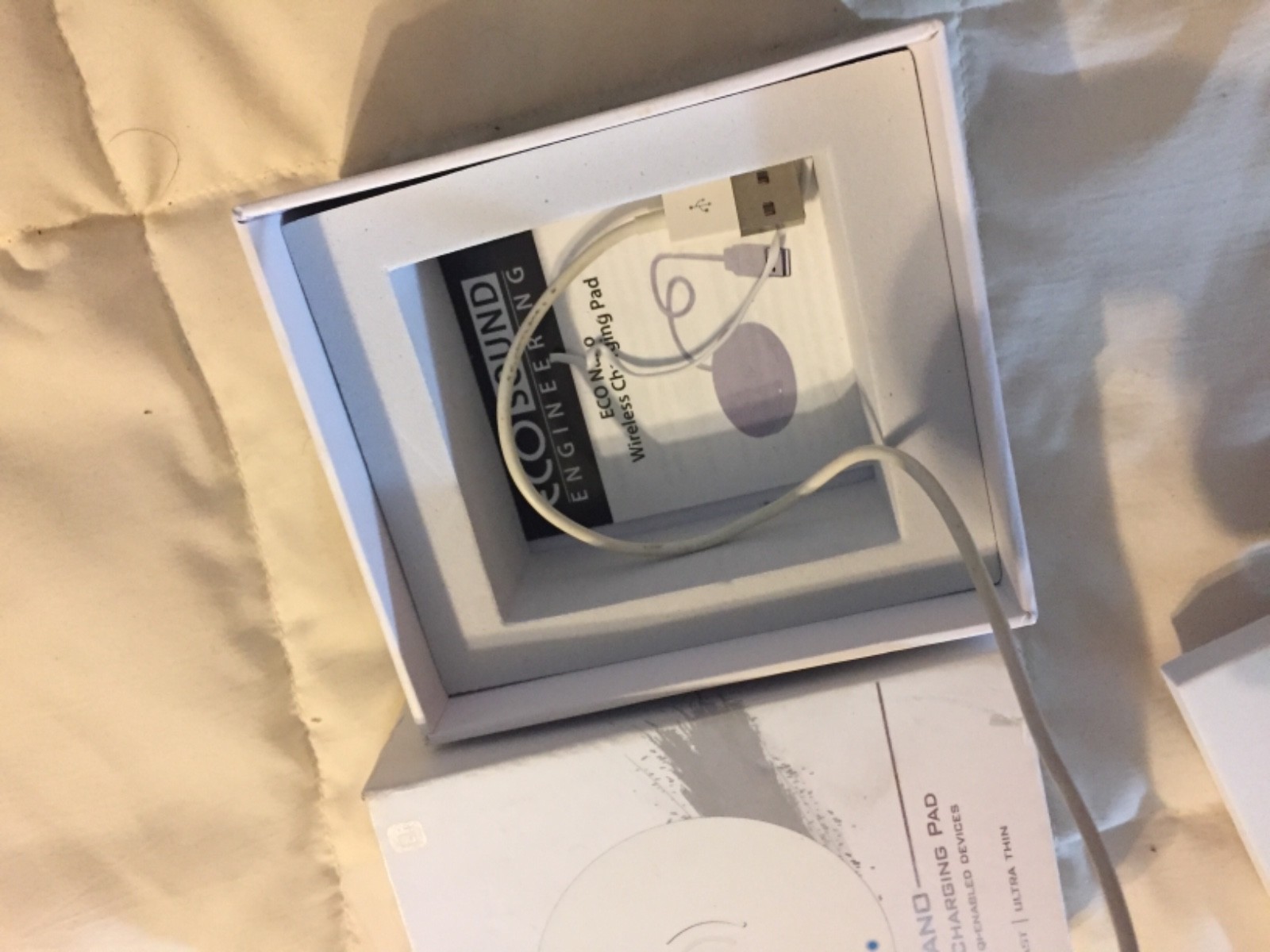 WHITE ECO NANO WIRELESS CHARGING PAD QI-ENABLED DEVICE