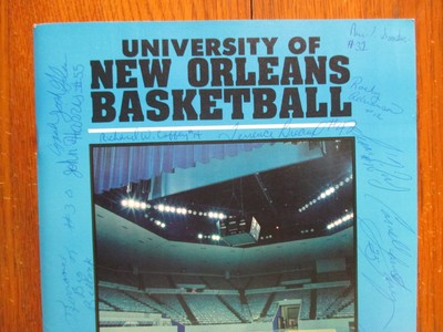 1983 Univ of New Orleans Men's Basketball Program(17 Signed/DON SMITH/TIM PEYTON