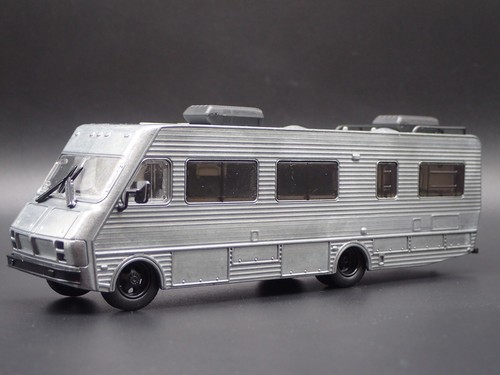 1/64 グリーンライト FLEETWOOD BOUNDER 黒 Greenlight 1/64 Scale 1986 Fleetwood Bounder RV Car Model