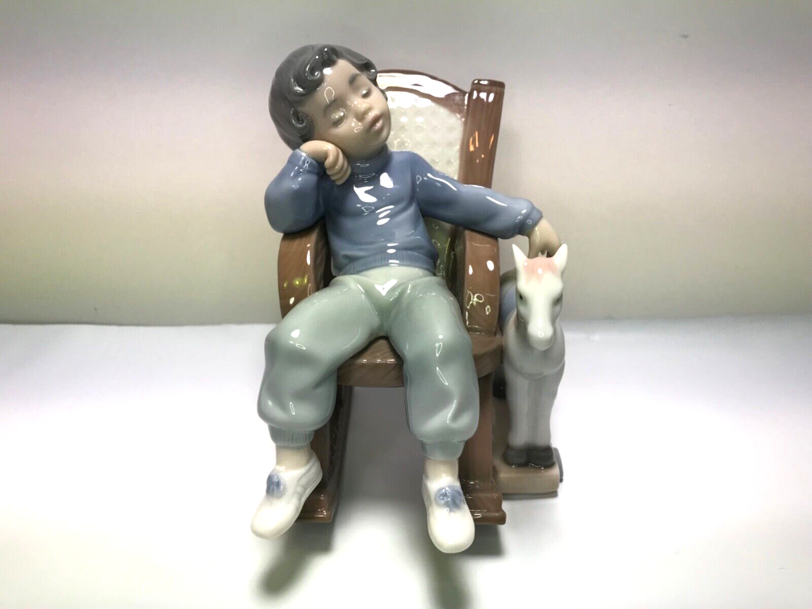 スポーツ LLADRO Lladro Porcelain Figurine 5846 All Tuckered Out Boy Sleeping