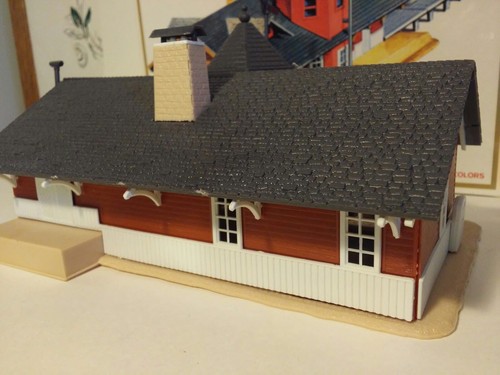 HO 1:87 Scale TRAIN STATION AND FREIGHT SHED 