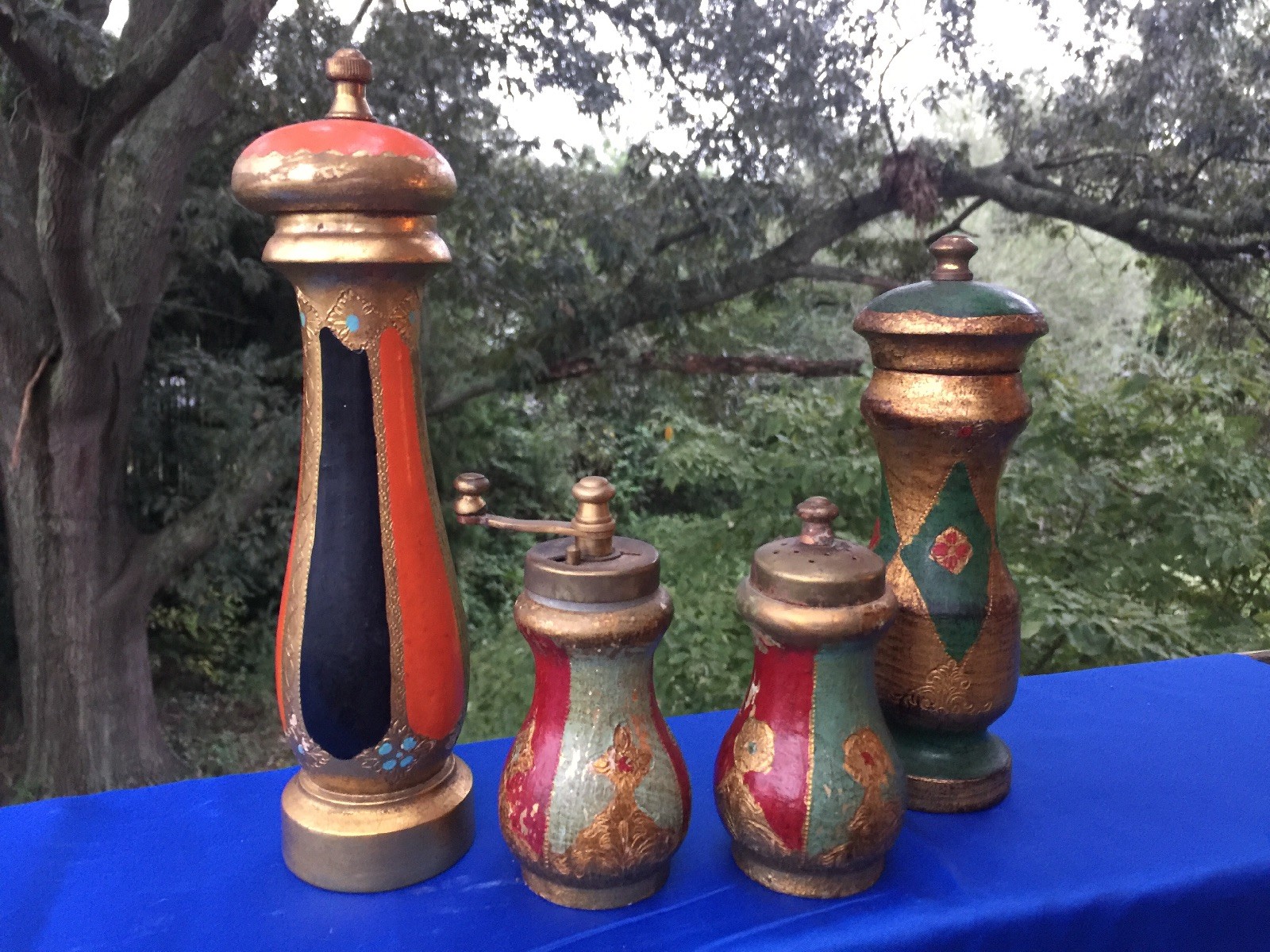 SET Antique ITALIAN FLORENTINE GILT TOLE GRINDER MILL PEPPER & SALT SHAKER ??j8