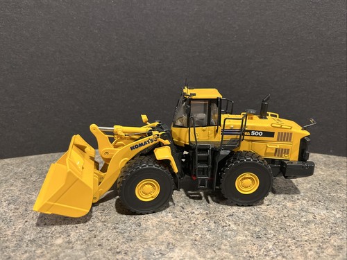 KOMATSU　wa500 スケール　1/50 Amazon.com: First Gear 1/50 Scale Diecast Collectible