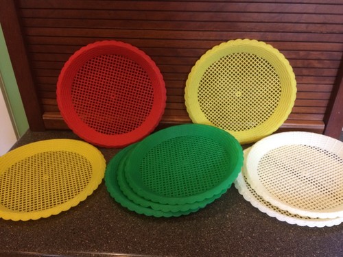 Vintage 8 Plastic Woven Plate Holders Hong Kong Picnic Outdoor Party Summer BBQ