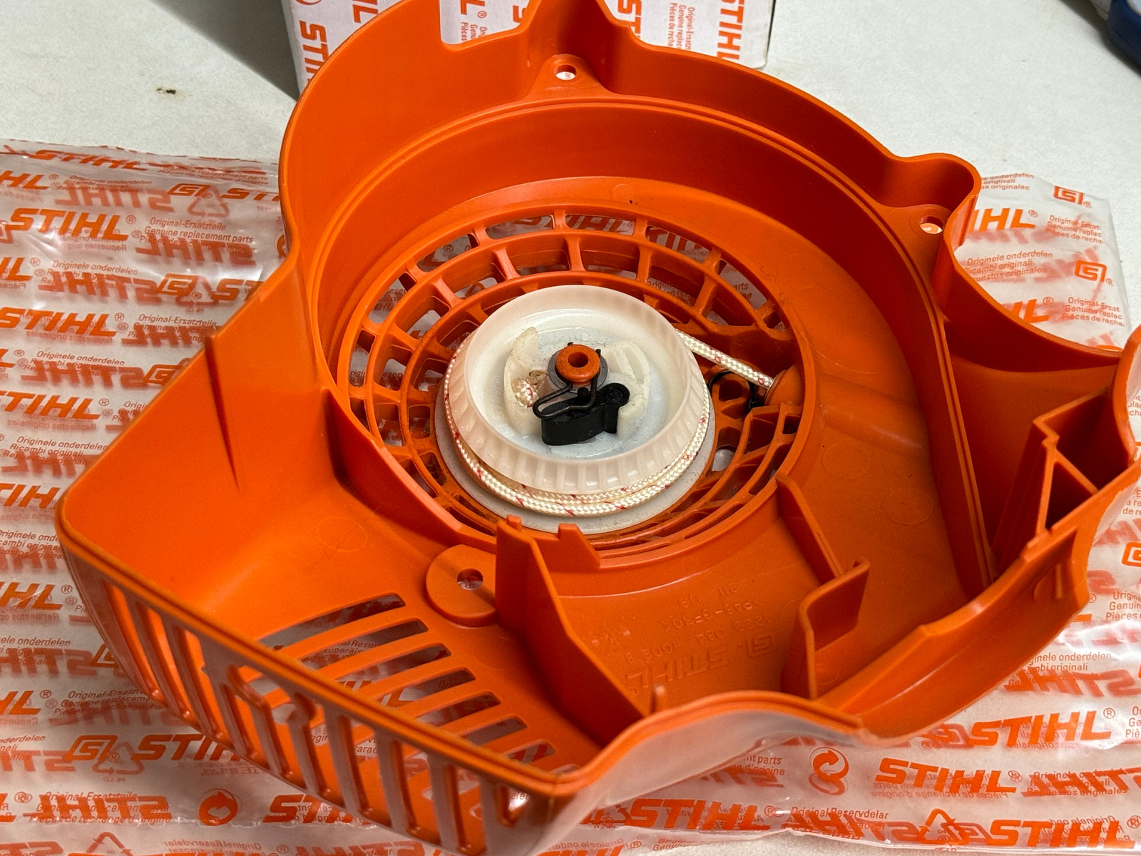 STIHL OEM RECOIL PULL REWIND STARTER 4229 080 2104 BG55 BG65 BG85 SH55 SH85 - Picture 2 of 3