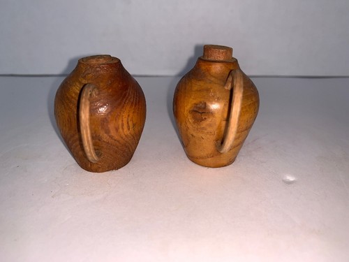 VINTAGE WOODEN Jug SOUVENIR Lake Of The Ozark’s SALT & PEPPER SHAKERS