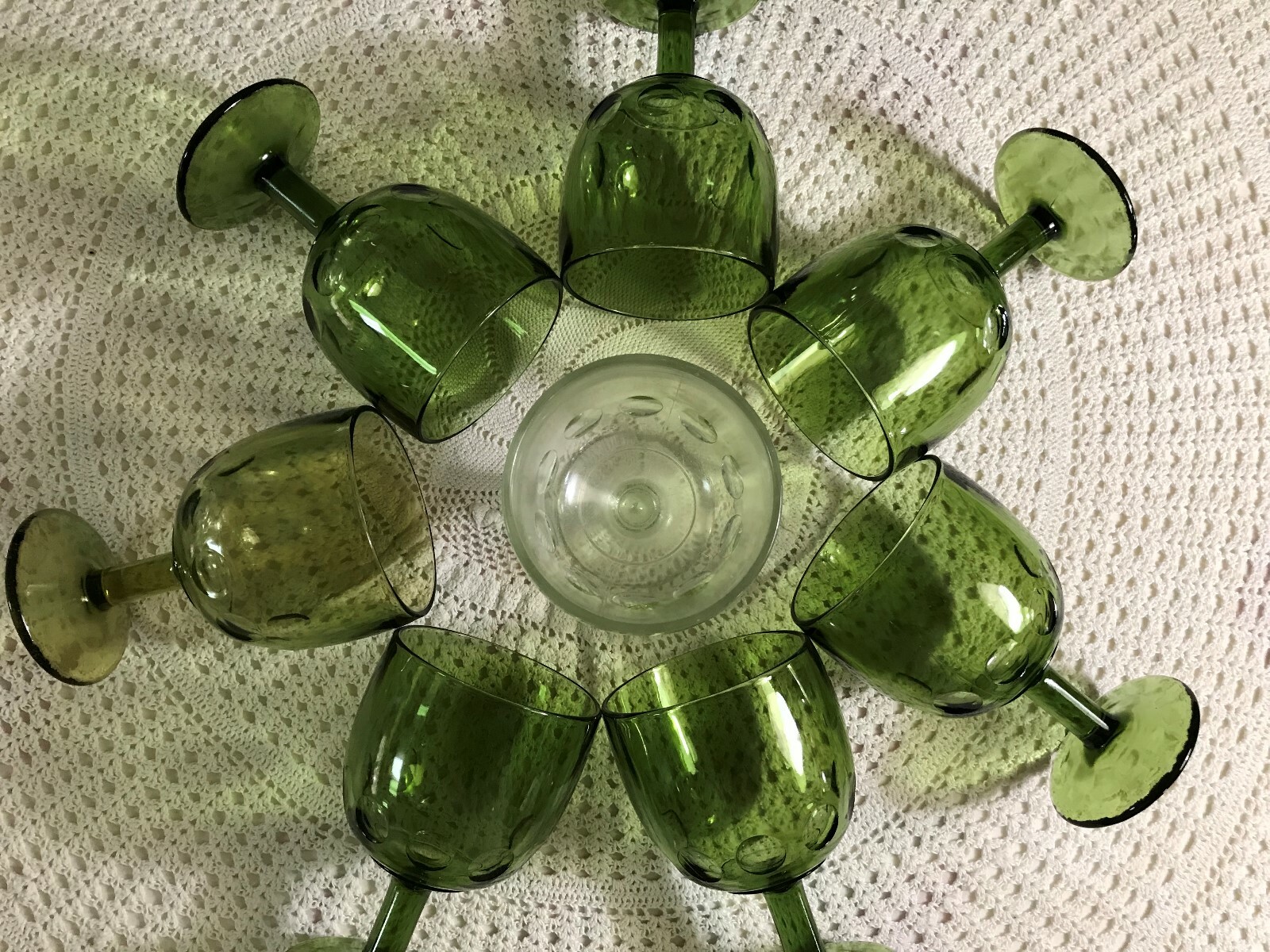 VTG  7 GREEN 1 CLEAR THUMBPRINT BEVERAGE GLASSES