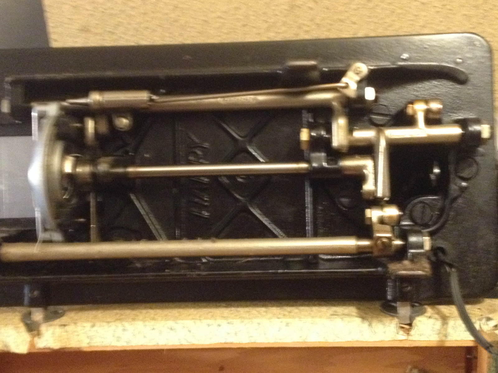 Vintage Montgomery Ward Sewing Machine~Model URR-188~Carrying Case~Round Bobbin