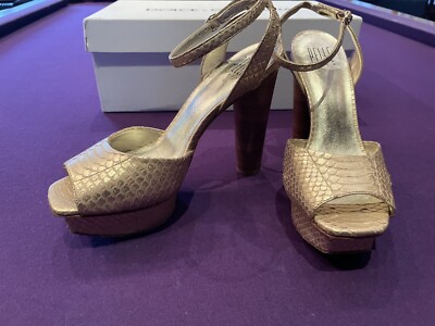 NWOT Pelle Moda Platform Heels Gold Snake Print Wide Strap Pumps 7.5