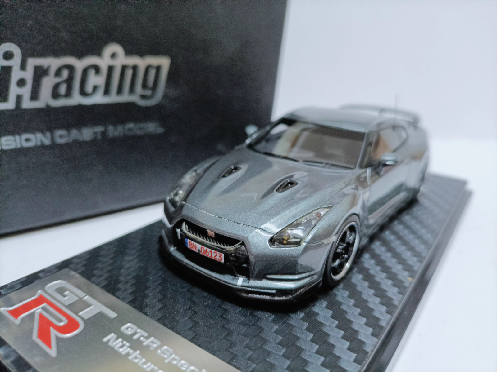 ミニカー 1/43 hpi Nissan GT-R (R35) SpecV s-l400.jpg