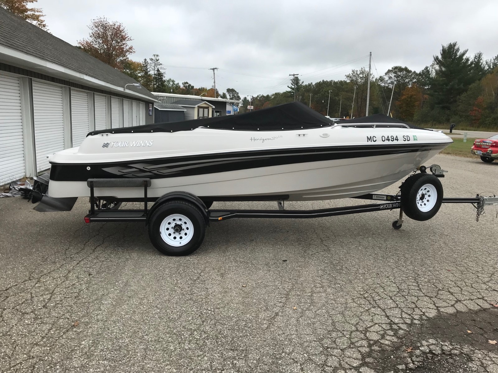 2001 Four Winns Horizon 190 LS with Trailer