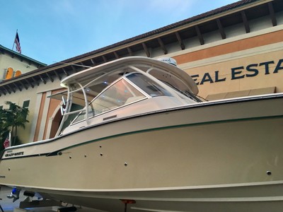 Grady White. 33 335 Yamahas. 350 s 97 hrs Pursuit Boston WHITE fishing