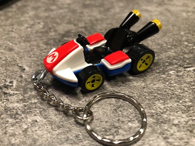 New NINTENDO SUPER MARIO KART. NICE LOOKING KEYCHAIN. 1/64. Nice Gift Idea