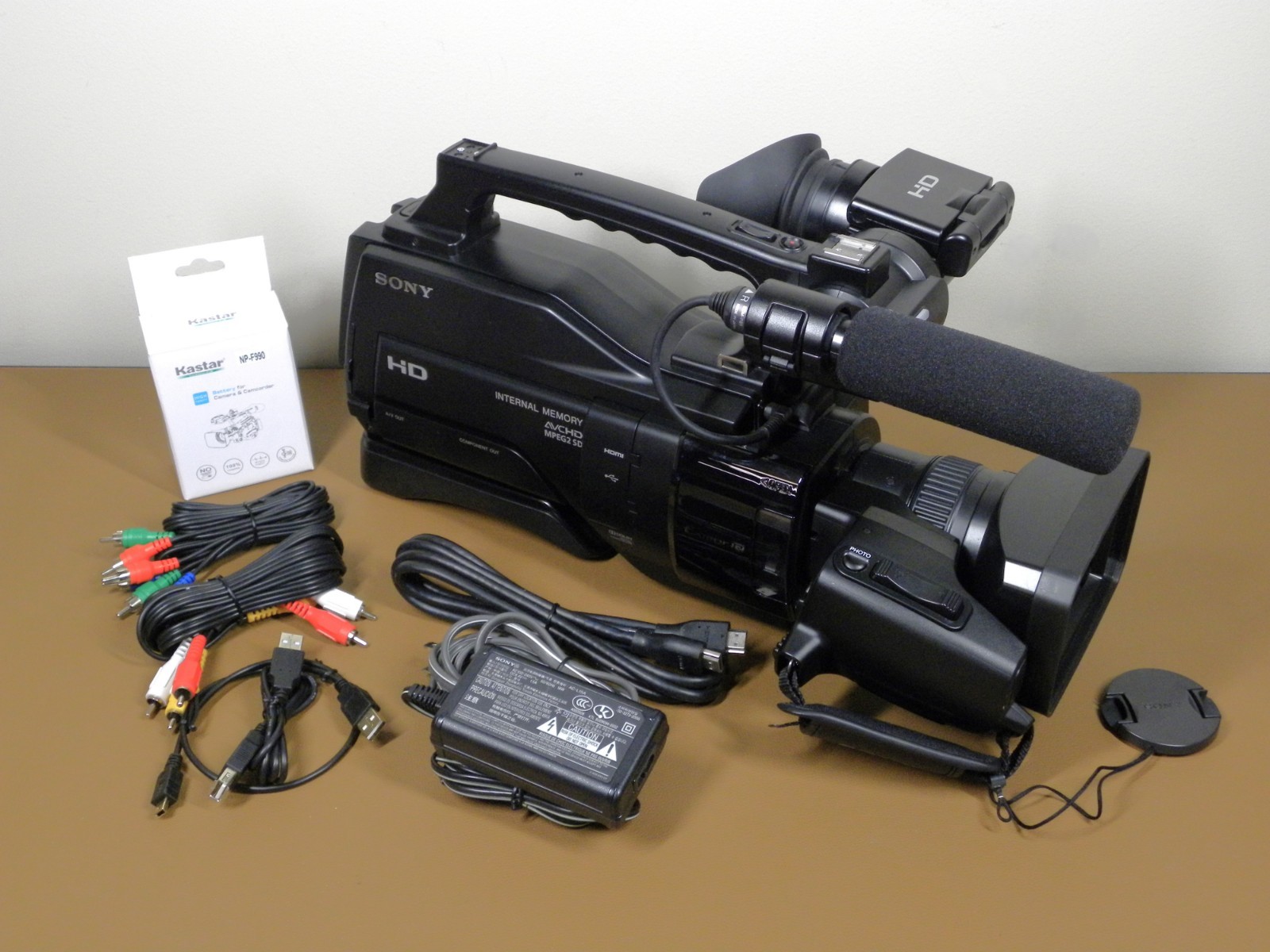 Sony HXR-MC2000U Exmor R Optical SteadyShot 7.1MP Camcorder