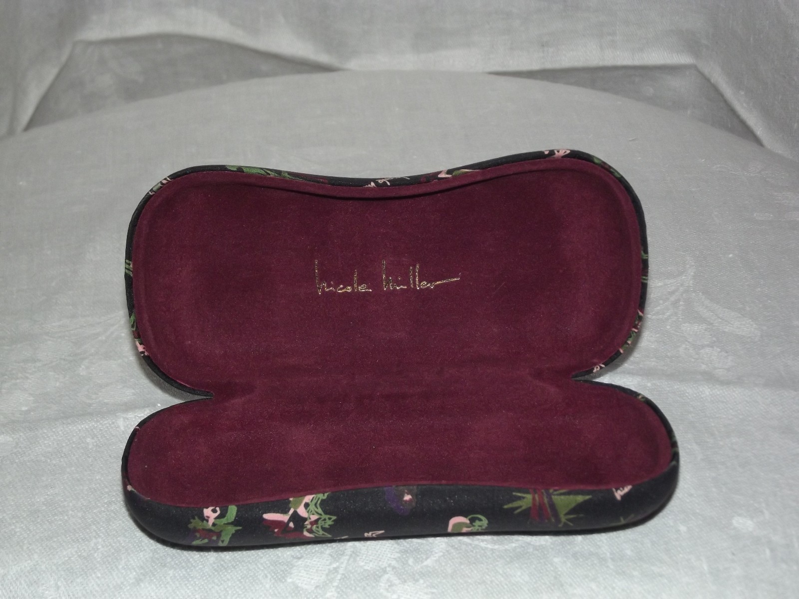 Nicole Miller  Fashion Ladies Fabric Clam Shell Hard Eyeglass Case