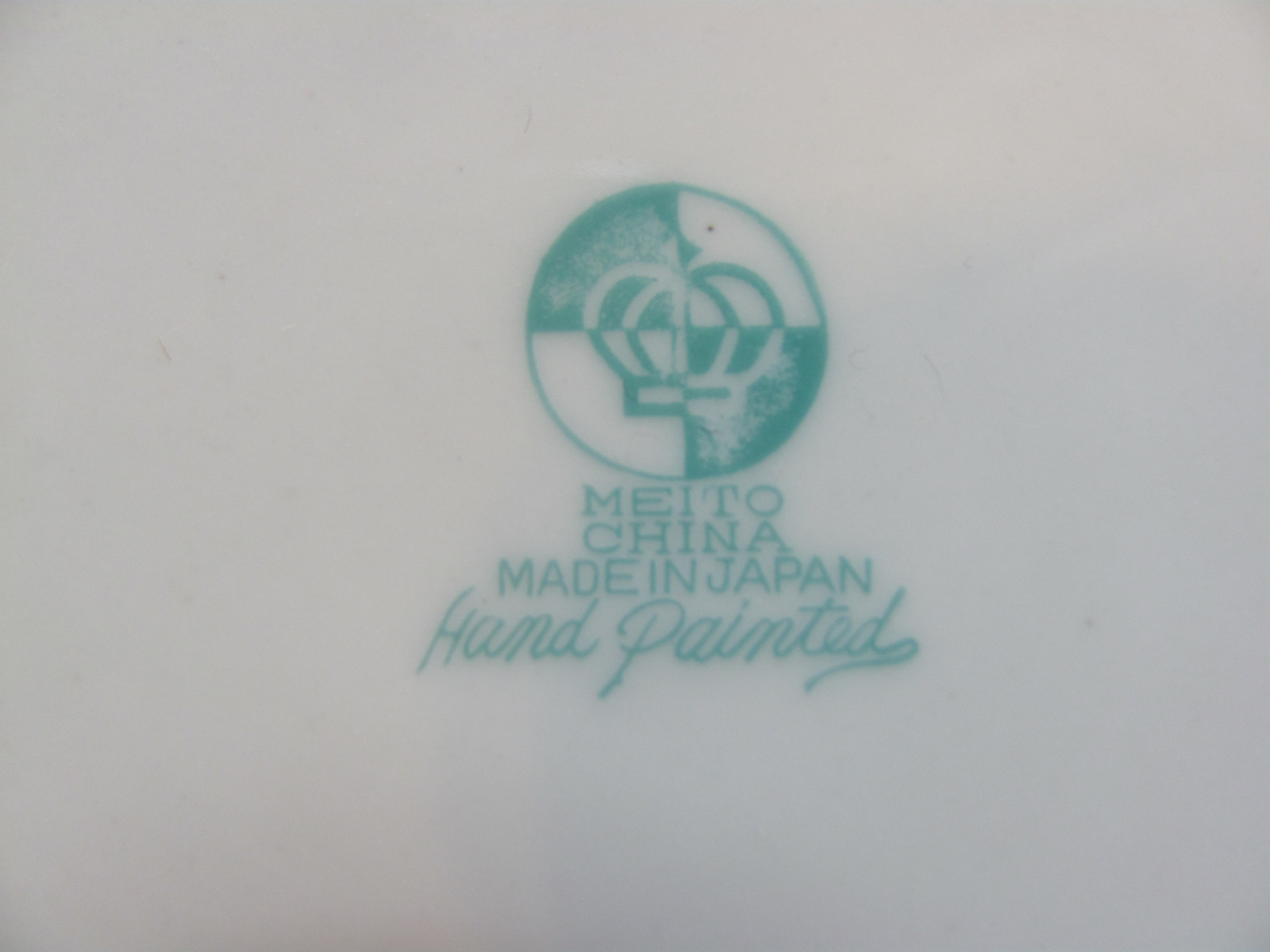 MEITO FINE CHINA HAND PAINTED FLORAL PATTERN SET OF 4 BREAD & BUTTER PLATES