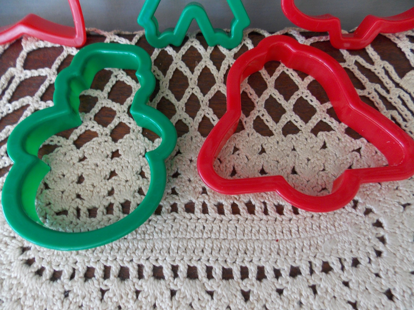 Lot of 5 Vintage Plastic Cookie Cutters Christmas Tree Snowflake Bell Star