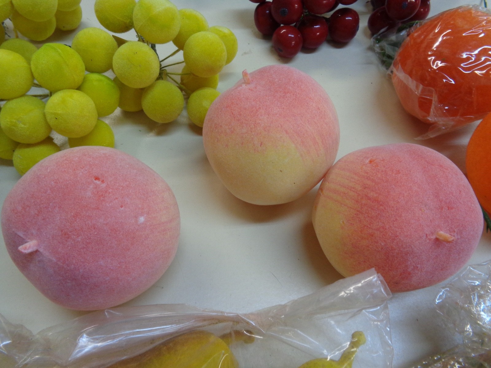 40 ASSORTED VINTAGE VELOUR FLOCKED   FRUIT FLORAL  CRAFTS  WREATHS c