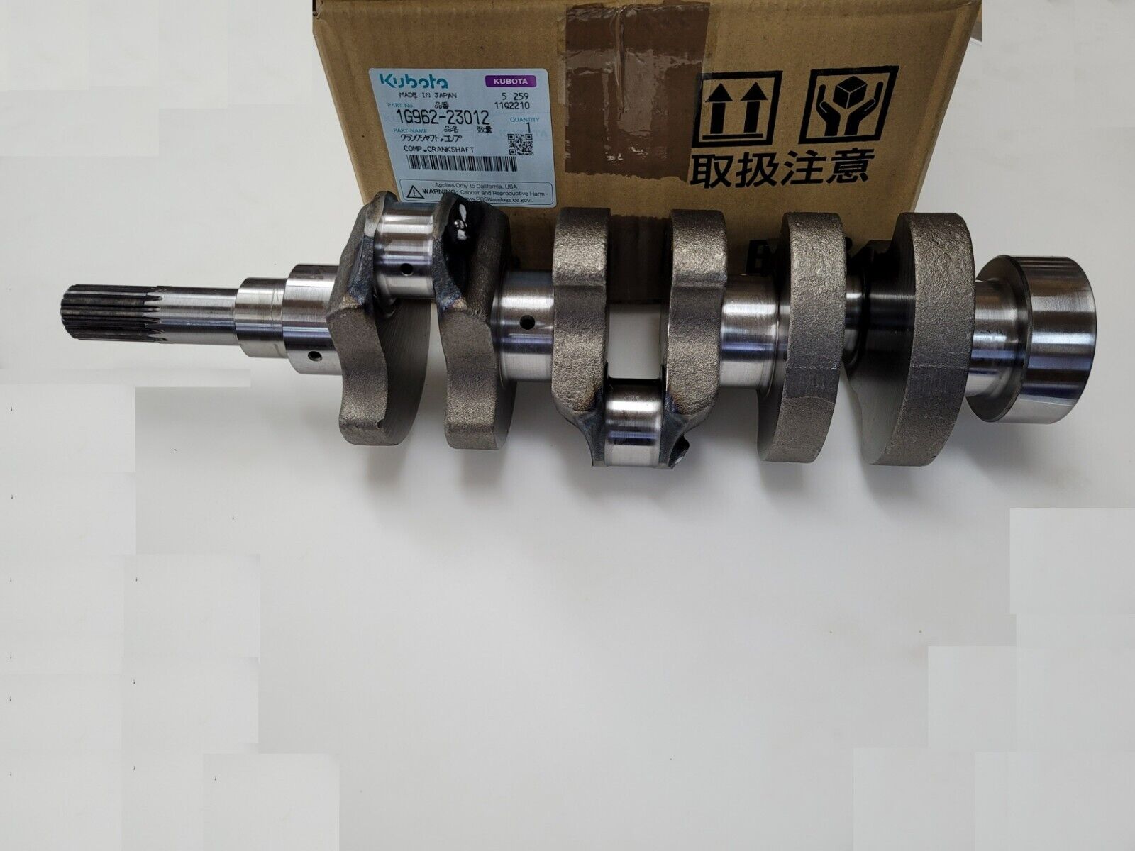 New Genuine OEM Kubota D902 Engine Crankshaft Part # 1G962 New Genuine OEM Kubota D902 Engine Crankshaft Part # 1G962