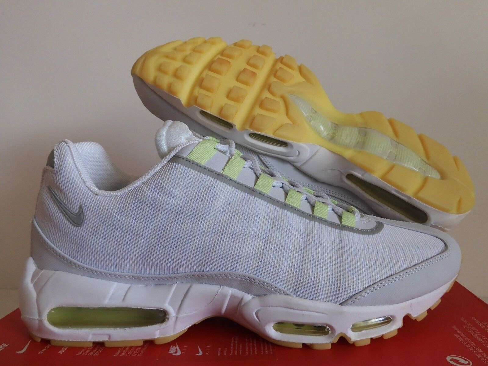 NIKE AIR MAX 95 PREMIUM TAPE NIKE AIR MAX 95 PREMIUM TAPE